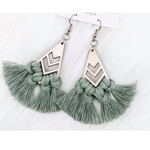 NWT! Eucalyptus Boutique Macrame Hobo Style Earrings! So Pretty! 🤩